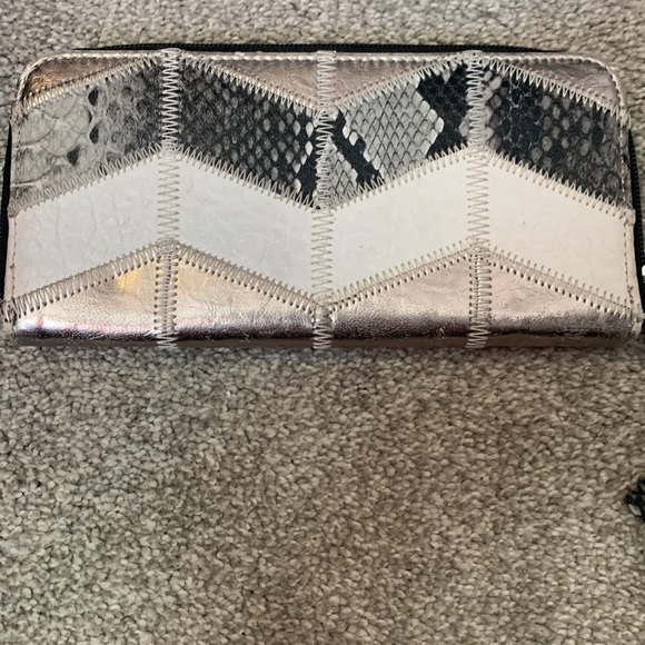 NY & Co wallet and matching chain purse - Picture 4 of 6
